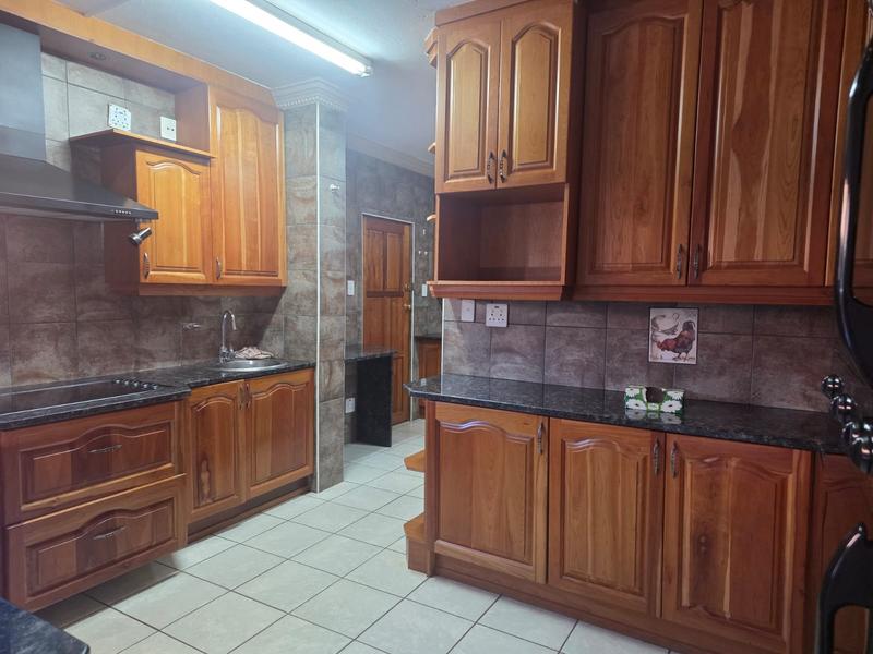 5 Bedroom Property for Sale in Birdwood Estate North West